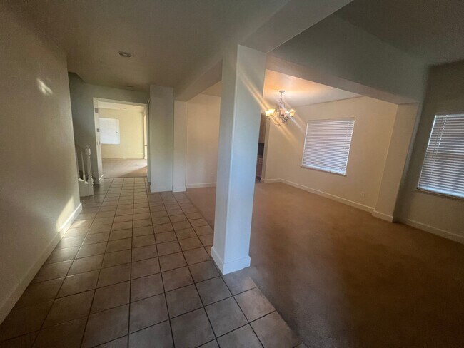 Foto del edificio - 145 Abelia Ln