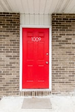 Building Photo - 1009 W Cascade Ave