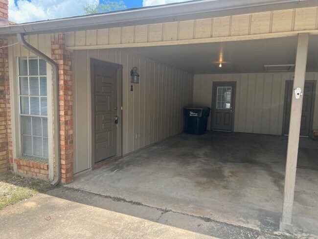 Building Photo - 2 bed 1 bath Duplex in Georgetown