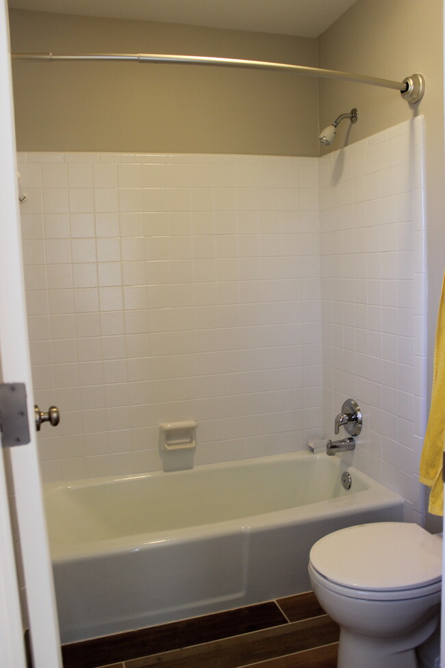 Building Photo - 6520 Montero Dr