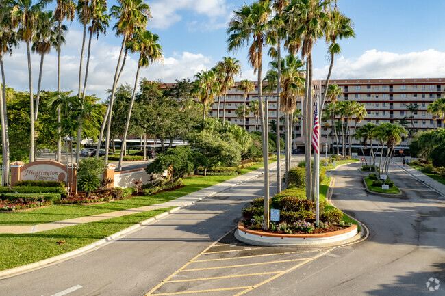 Building Photo - Huntington Towers