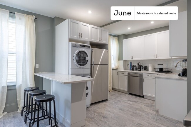 Building Photo - Room in Shared 4 bed/1 bath home in JFK/UMass