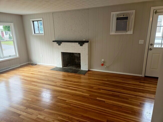 Building Photo - 10 Brantwood Ln