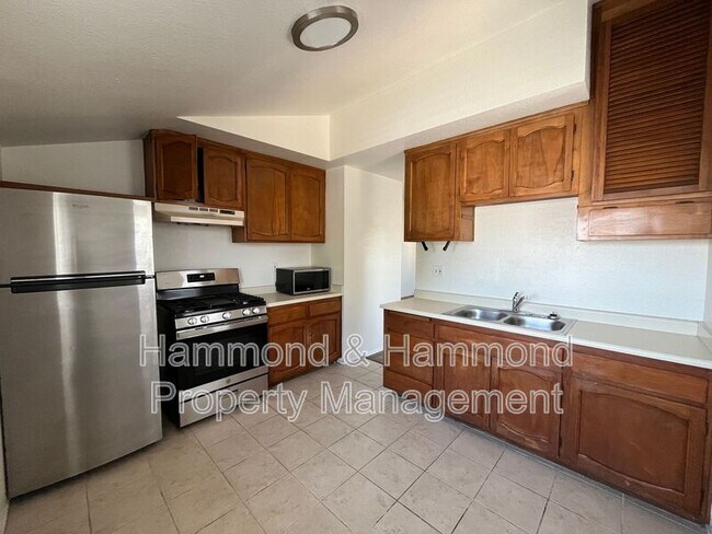 Foto del edificio - 5723 Willowcrest Ave