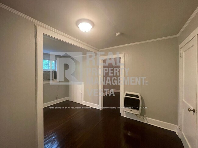Building Photo - One Bedroom Apartment on Vineville Ave at ...