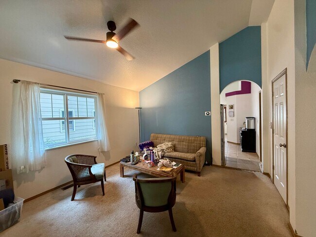 Building Photo - 2 Bed, 2 Bath Home