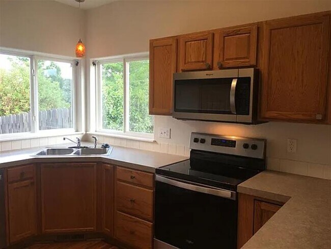 Building Photo - NICE HOME F16