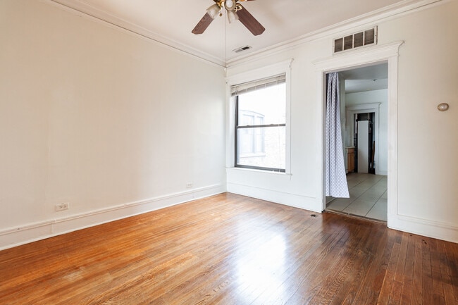Foto del edificio - 902 W Belle Plaine Ave