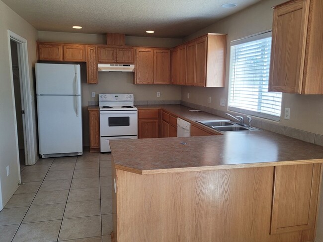 Building Photo - 511 Sandalwood Pl
