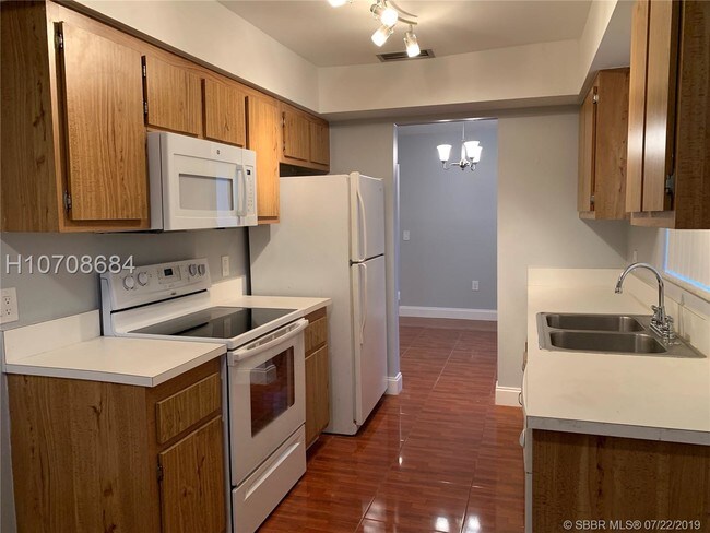 Foto del edificio - 9600 NW 16th Ct