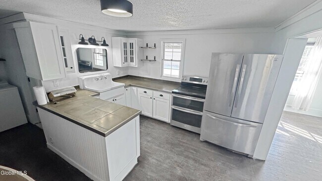 Foto del edificio - 12 Ordway Ln