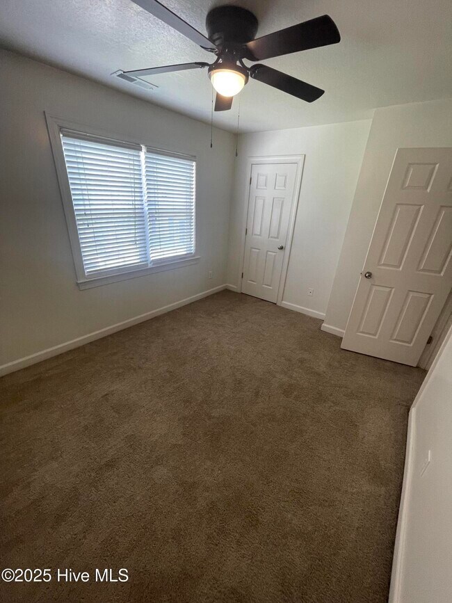 Foto del edificio - 602 Springwood Dr