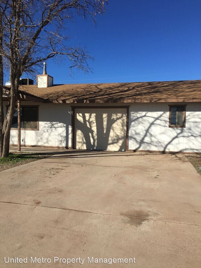Building Photo - 3 br, 2 bath House - 380 W. Arrowhead Drive
