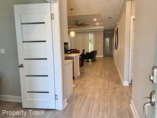 Building Photo - 4 br, 2.5 bath House - 5243 BURLINGTON AVE N