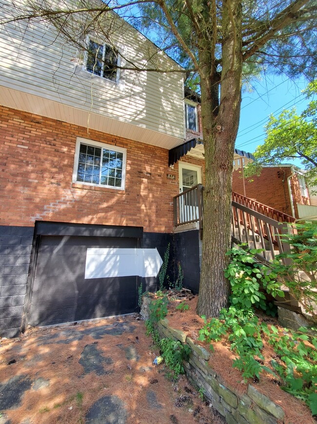 Building Photo - 834 Oranmore St