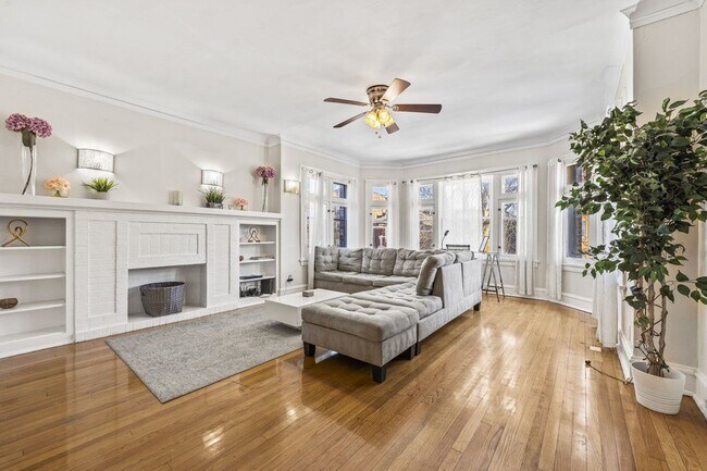 Foto del edificio - 6444 N Washtenaw Ave