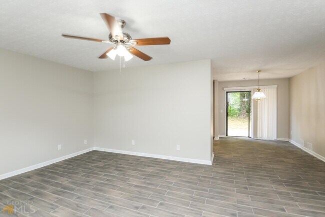 Building Photo - 892 Steeple Chase Dr SW