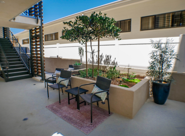 Building Photo - 3128 Cañon St