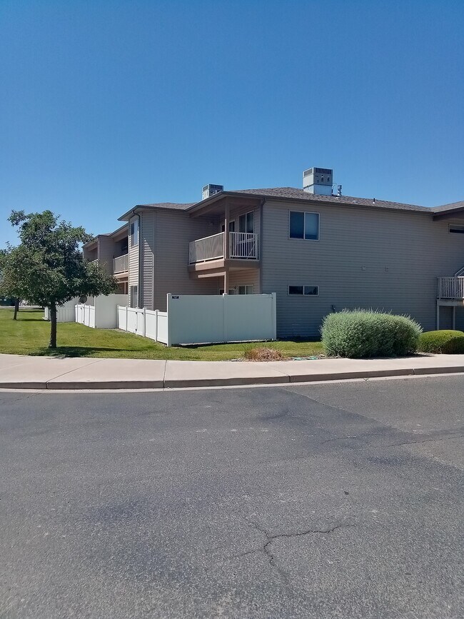 Building Photo - 2474 Orion Way