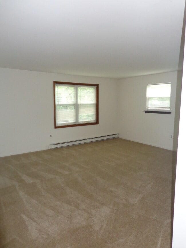Building Photo - 325 Olive Ave