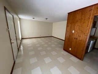 Building Photo - 46458 N Cherry St