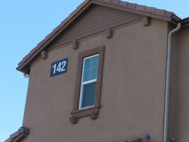 Foto del edificio - 40585 Melrose Dr