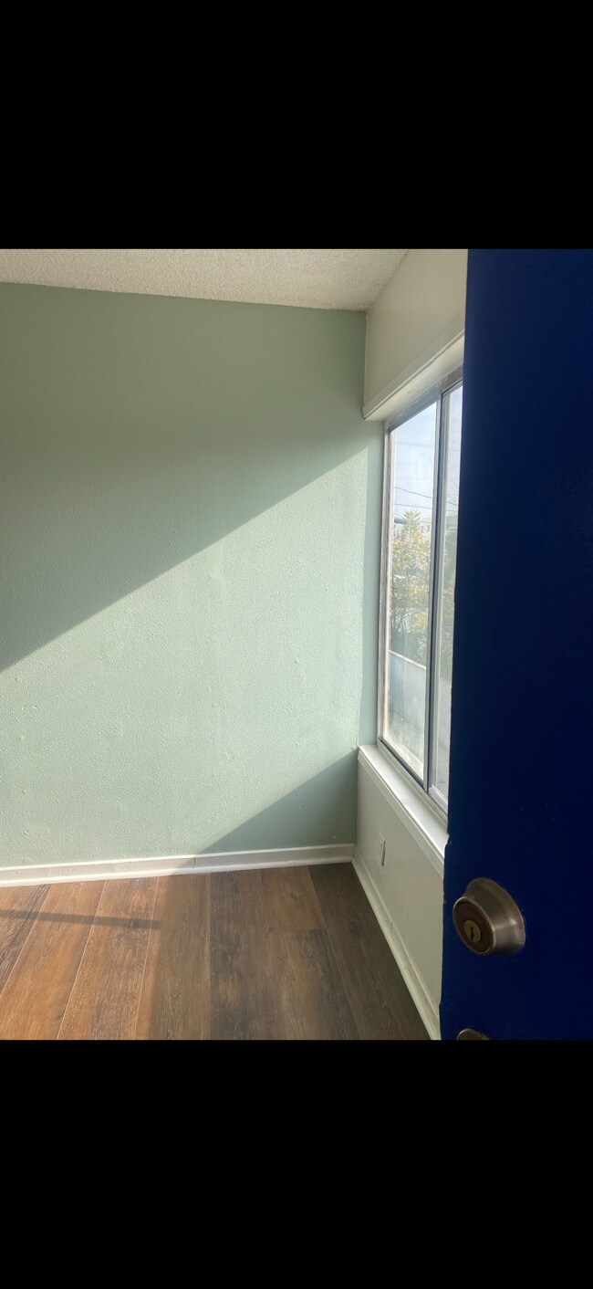 Foto del edificio - 10010 Anzac Ave