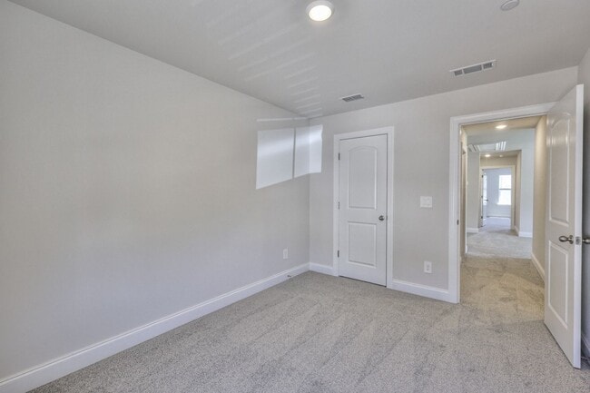 Building Photo - New Townhome in a prime location in Gallatin