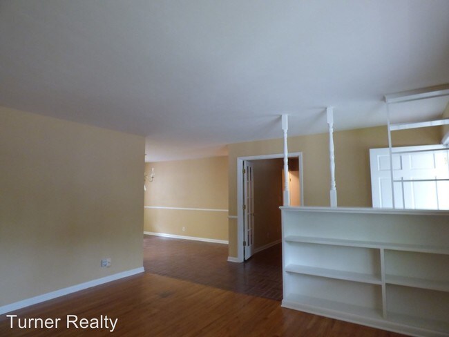 Building Photo - 3 br, 3 bath House - 1382 Northwestern Road