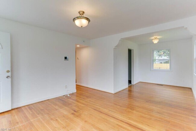 Building Photo - 7725 Fayver Ave