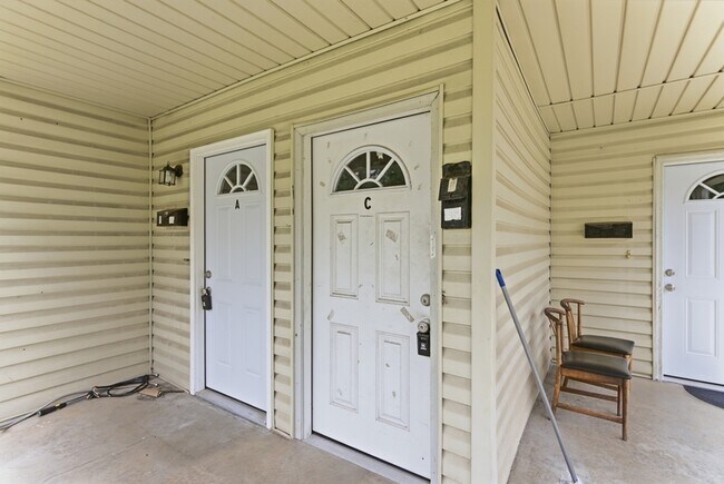 Building Photo - 306 E Burwell Ave