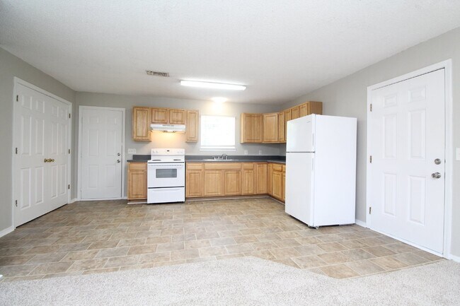 Building Photo - North Pensacola 3/1 patio home!