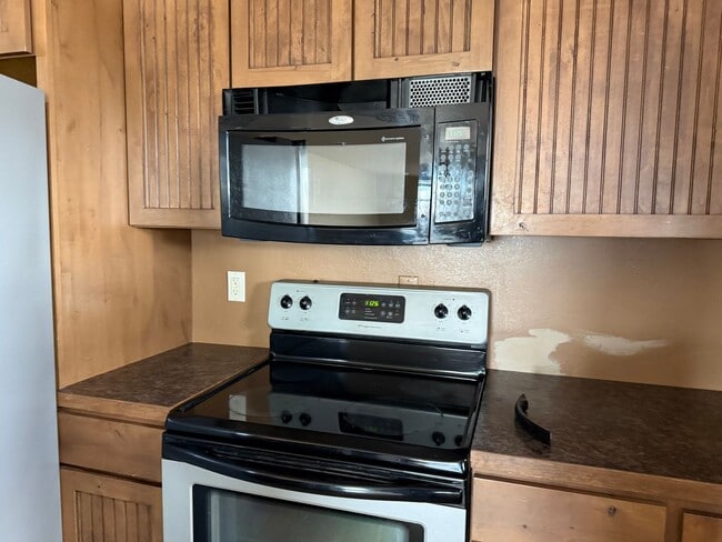 Building Photo - 3 Bedroom 2 Bath in Belgrade