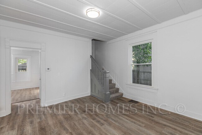 Foto del edificio - 3 Bed Single-Family Home Near Aultman Hospital – $1,595/mo