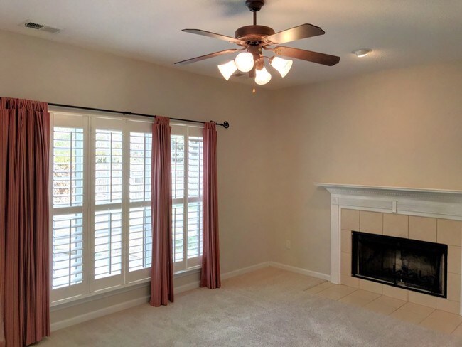 Foto del edificio - 175 Oak Ridge Cir