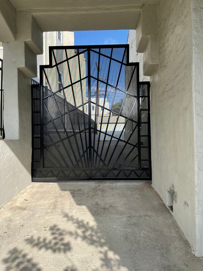Foto del edificio - 1121 S Orange Dr