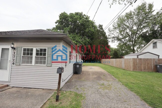 Building Photo - Two Bedroom House