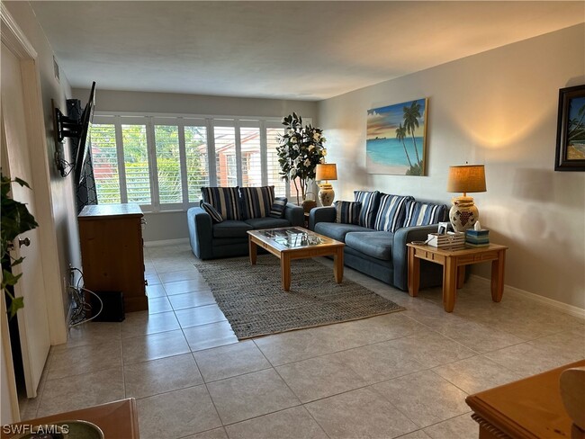 Foto del edificio - 120 Cypress Way E