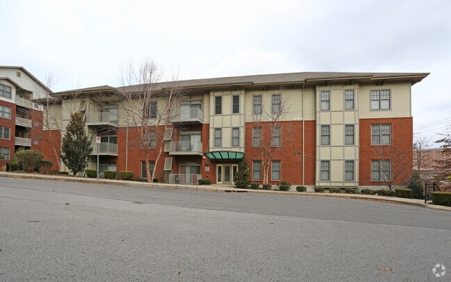 Foto principal - West End Circle Condominiums