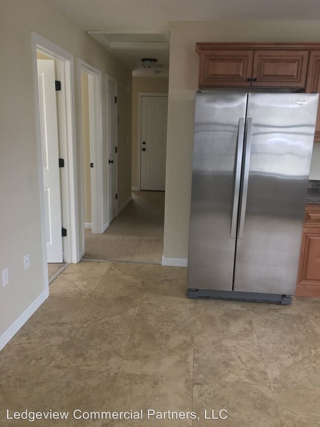 Building Photo - 238 Ash St