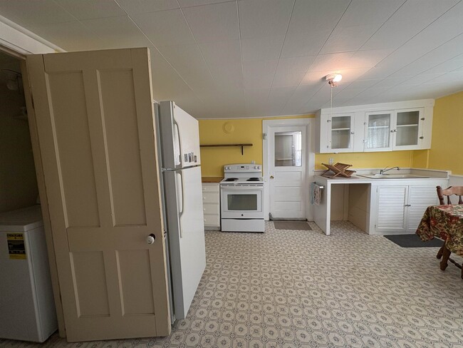 Building Photo - 477 Myers Rd