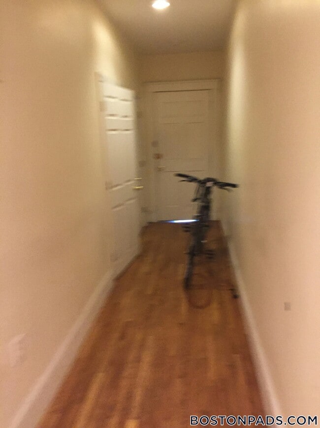 Building Photo - 324 St Paul St