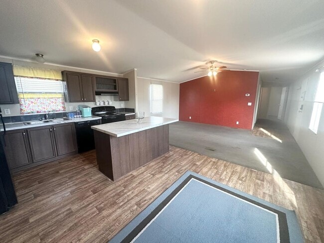 Building Photo - 3 Bedroom 2 Bathroom Ready to Rent