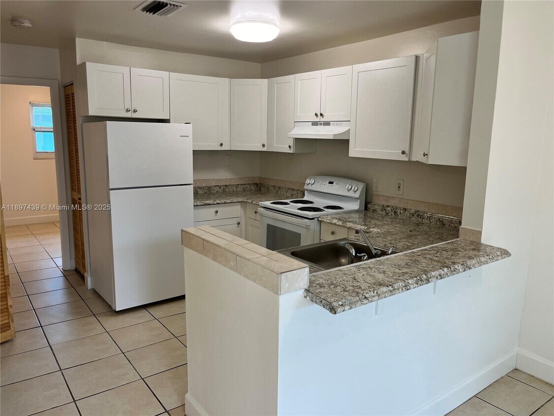 Primary Photo - 4601 SW 32nd Ave