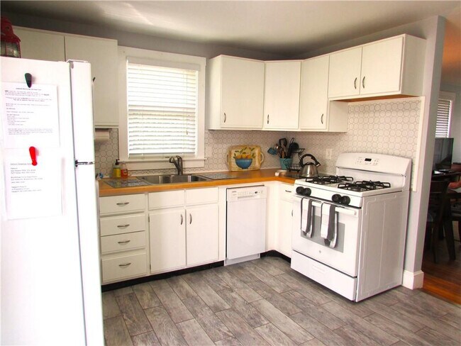 Building Photo - 36 Briarwood Ave