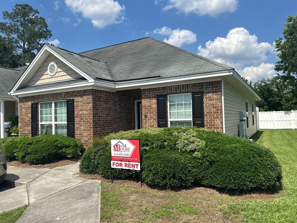 Primary Photo - Available Mid-June 2 bed/ 2 bath Townhouse...