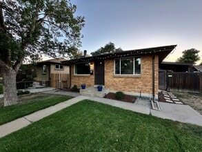 Building Photo - 535 Perry St