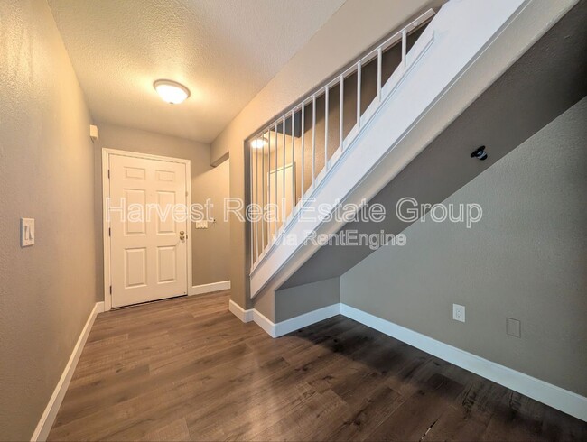 Foto del edificio - 318 Blossom Way