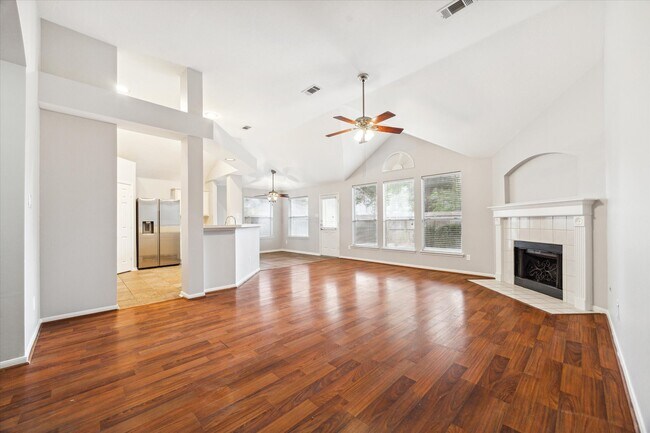 Foto del edificio - 16814 Dunbar Grove Ct