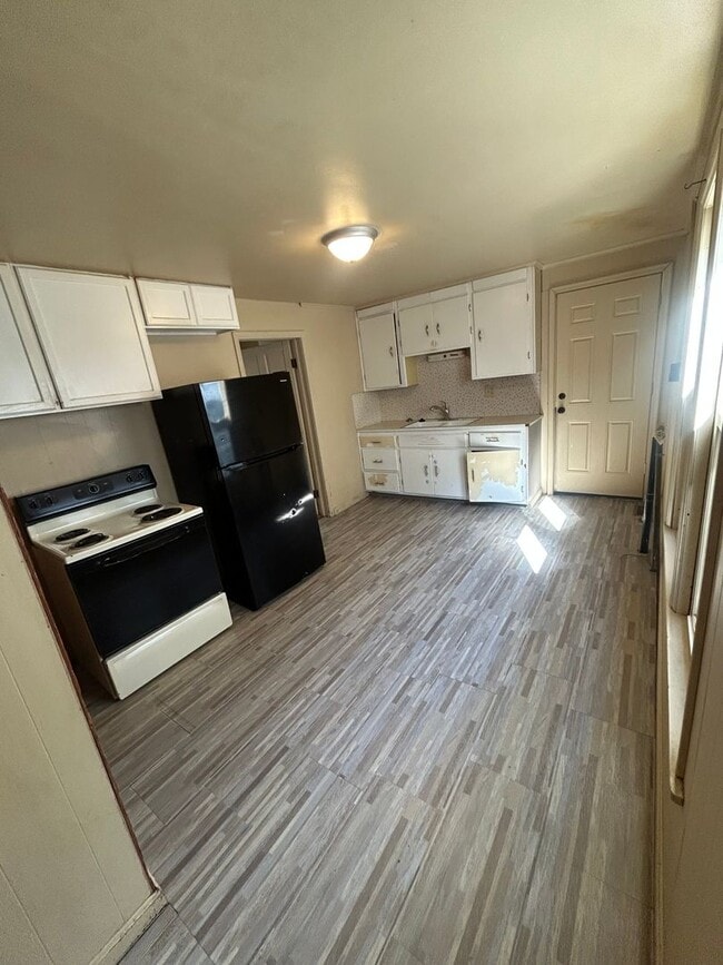 Foto del edificio - 1630 E Division St